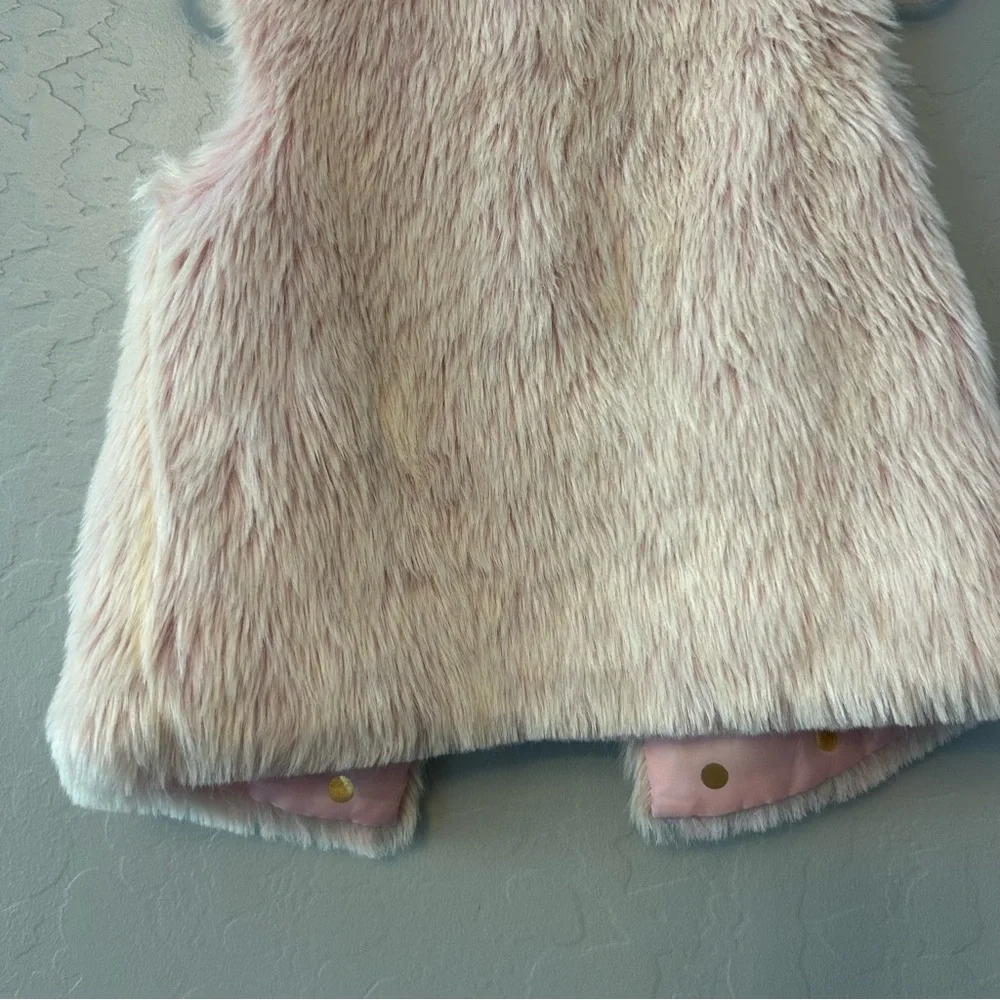 ⭐️Genuine Kids from Oshkosh light pink faux fur vest size 2t/3t
